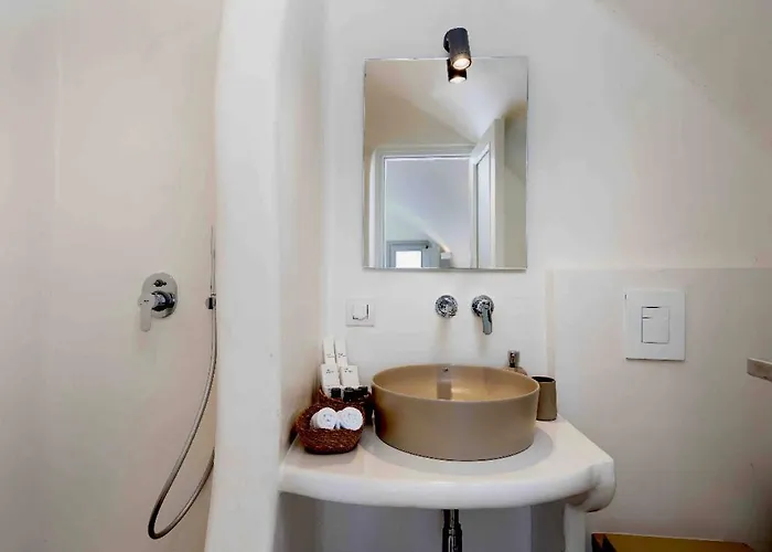 Avenoir Luxury Cave 2 Bedroom *