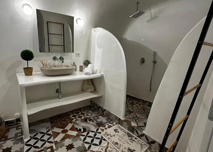 Avenoir Luxury Cave 2 Bedroom Apartment *